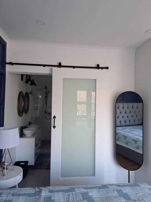 Modern Mountainside With Ocean View - Minimal Load Shedding * Kaapstad