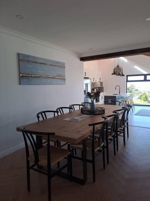 Modern Mountainside With Ocean View - Minimal Load Shedding Vakantiehuis Kaapstad
