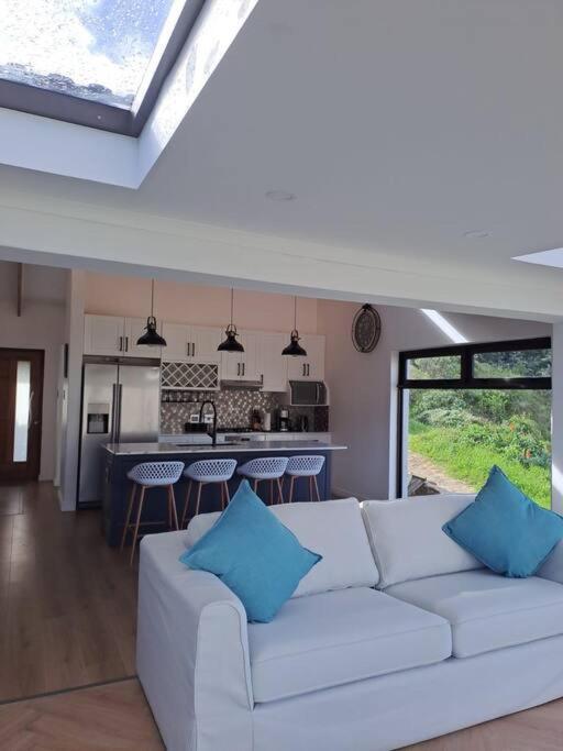Modern Mountainside With Ocean View - Minimal Load Shedding * Kaapstad