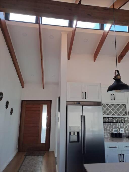 Modern Mountainside With Ocean View - Minimal Load Shedding Kaapstad