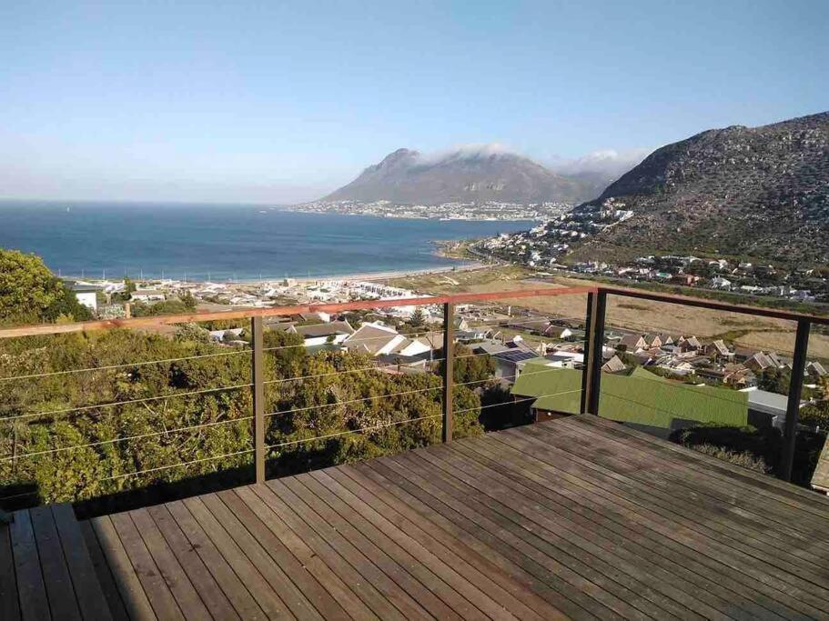 Modern Mountainside With Ocean View - Minimal Load Shedding Vakantiehuis *