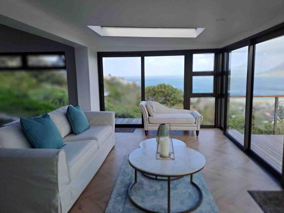 Modern Mountainside With Ocean View - Minimal Load Shedding * Kaapstad