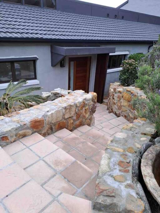 Vakantiehuis Modern Mountainside With Ocean View - Minimal Load Shedding Kaapstad
