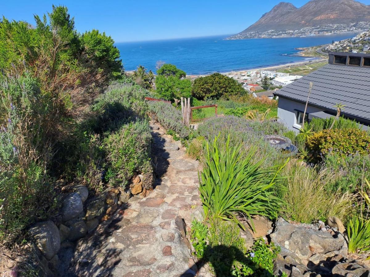 Modern Mountainside With Ocean View - Minimal Load Shedding Vakantiehuis *